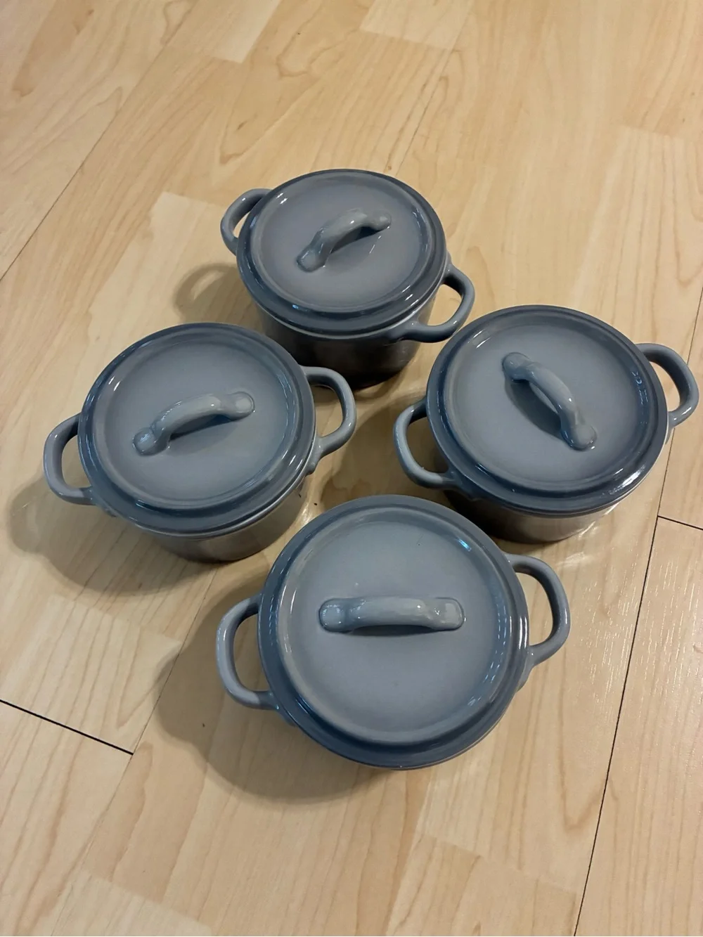 LA MARQUE 84 Set of 4 Gray Ceramic Lidded Bowls w/ Handles Round 5 in